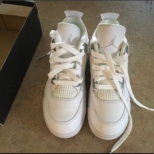 Boys Jordan 4 Retro Dead stock white